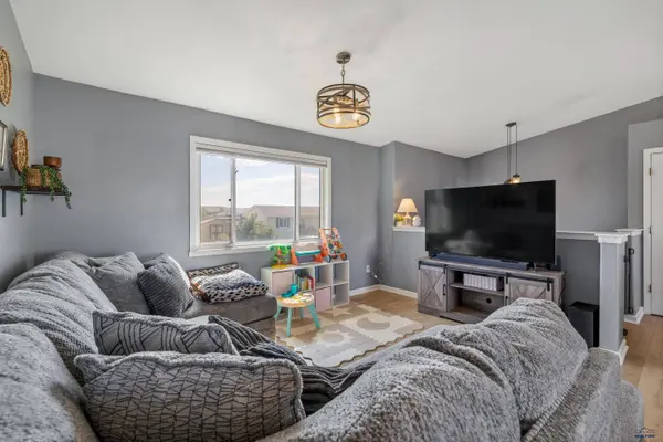 618 Stealth Ln, Box Elder, SD 57719