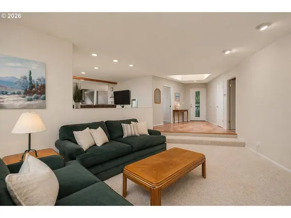 9070 SW HOWATT ST, Portland, OR 97225