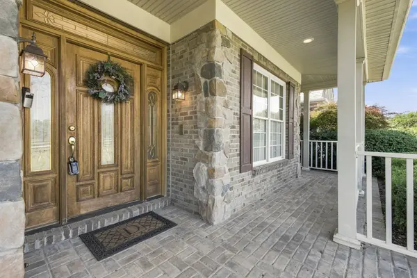 106 Stirling Lane, Versailles, KY 40383