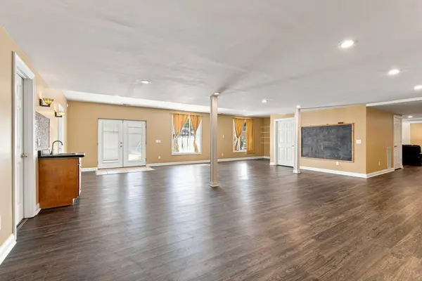 106 Stirling Lane, Versailles, KY 40383