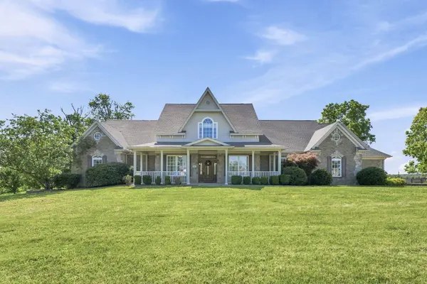 106 Stirling Lane, Versailles, KY 40383
