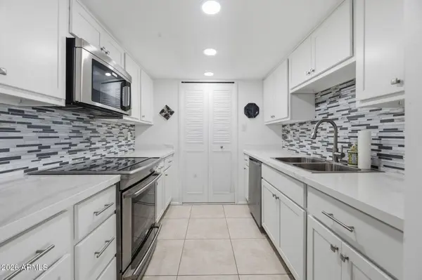 7823 E BONNIE ROSE Avenue, Scottsdale, AZ 85250