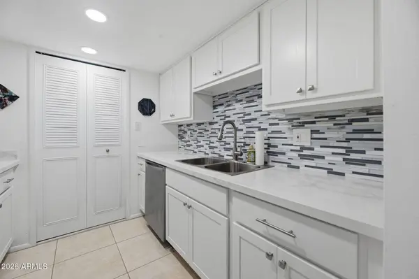 7823 E BONNIE ROSE Avenue, Scottsdale, AZ 85250