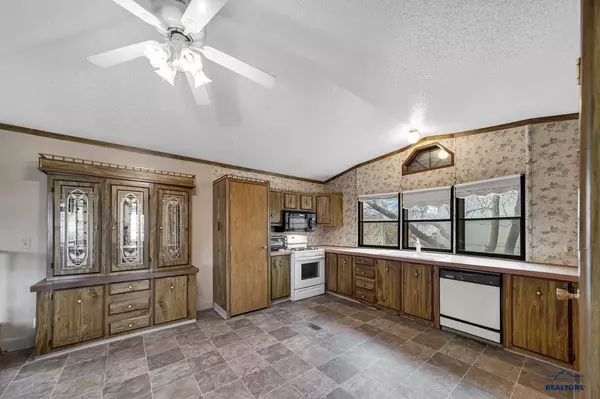 3704 Chief Dr, Rapid City, SD 57701