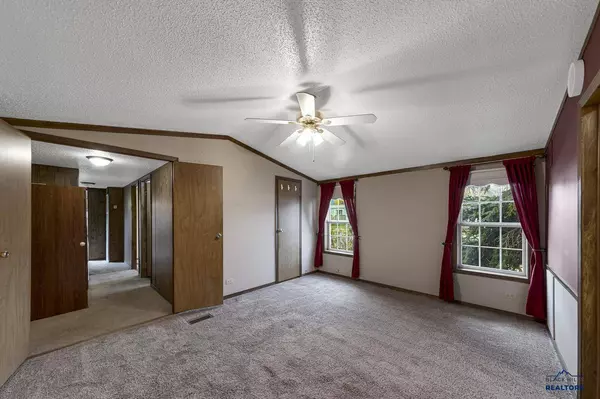 3704 Chief Dr, Rapid City, SD 57701