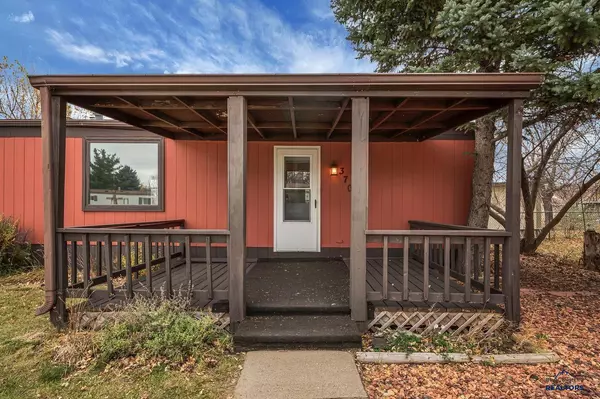 3704 Chief Dr, Rapid City, SD 57701