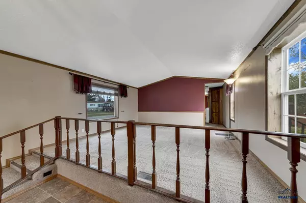 3704 Chief Dr, Rapid City, SD 57701