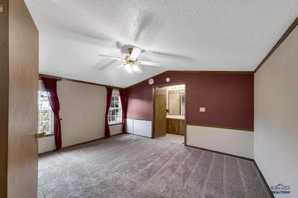 3704 Chief Dr, Rapid City, SD 57701