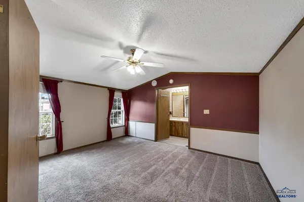 3704 Chief Dr, Rapid City, SD 57701