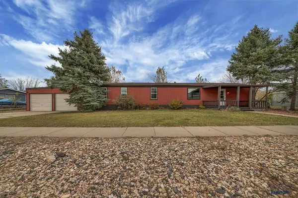 3704 Chief Dr, Rapid City, SD 57701