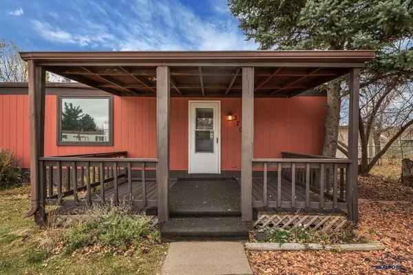 3704 Chief Dr, Rapid City, SD 57701
