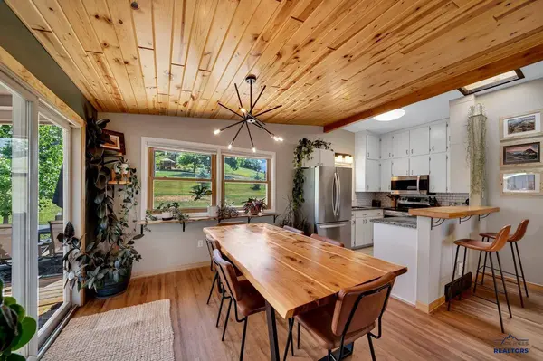2728 Arrowhead Dr, Rapid City, SD 57702