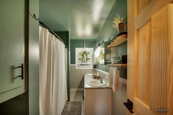2728 Arrowhead Dr, Rapid City, SD 57702