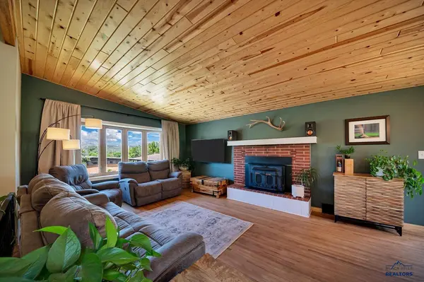 2728 Arrowhead Dr, Rapid City, SD 57702