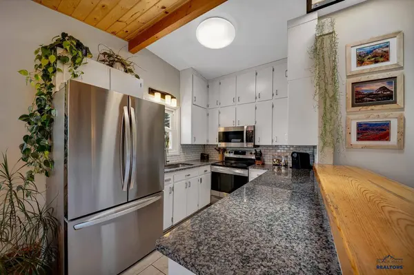 2728 Arrowhead Dr, Rapid City, SD 57702