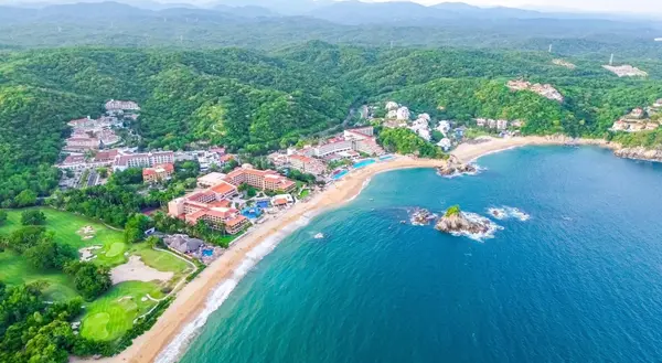 Vacation Rentals vs. Hotels in Huatulco: Which Is Right for You?