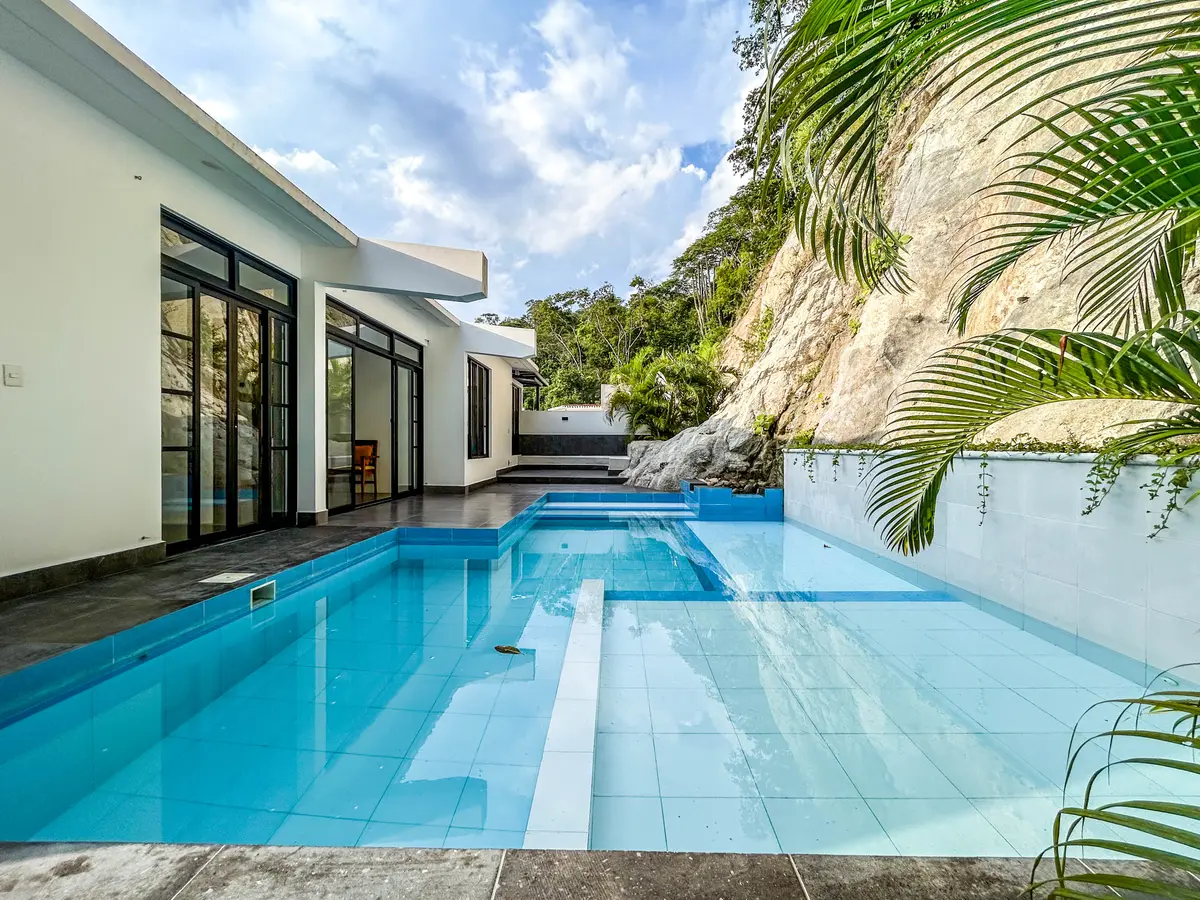 Bright, Modern 3br Oasis In Sector N,