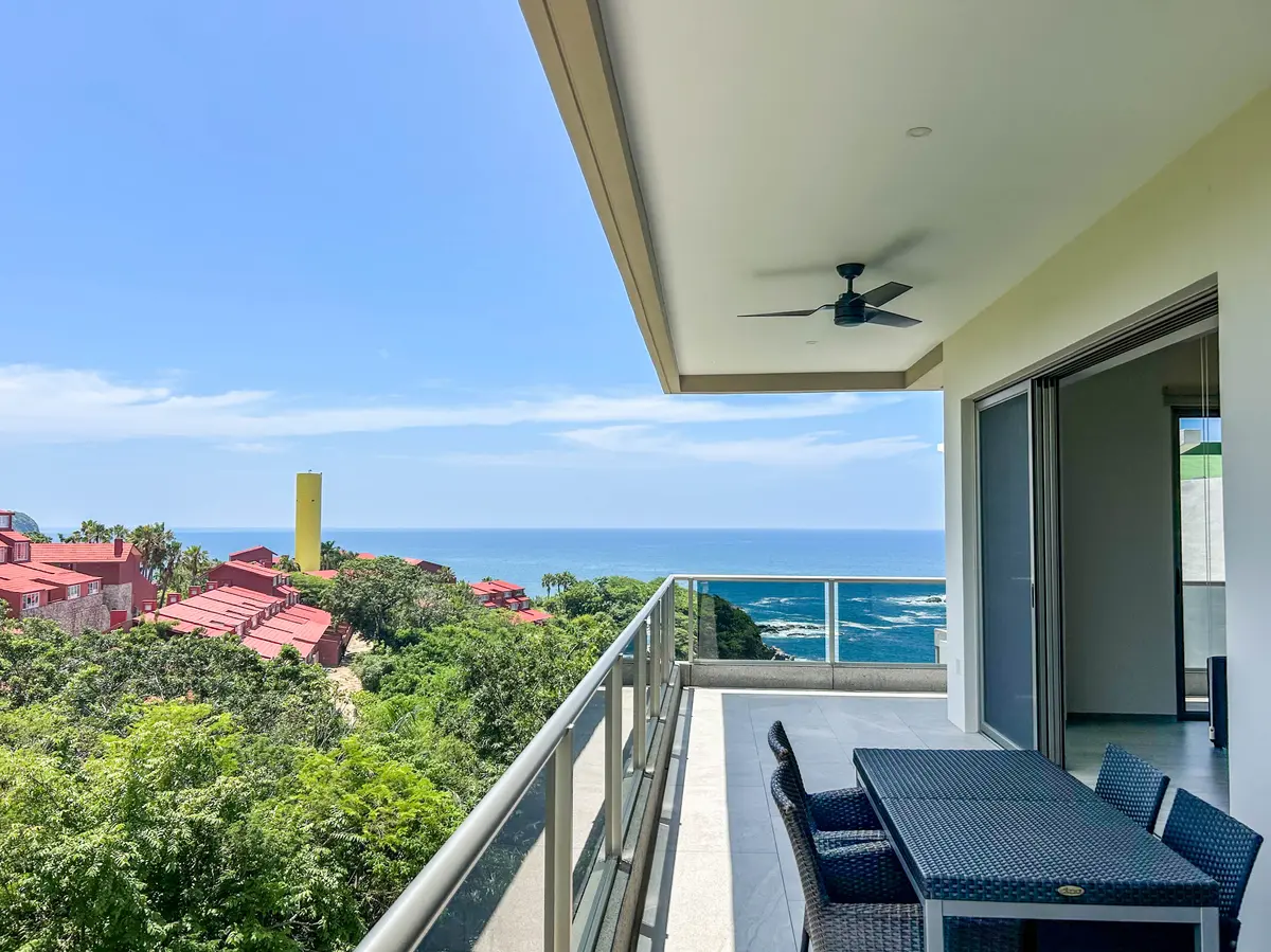Cosmo Penthouse with Rooftop & Ocean Views