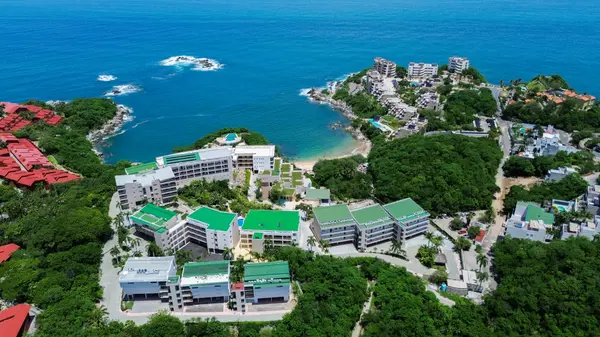 Luxury Beachfront Villa with Infinity Pool