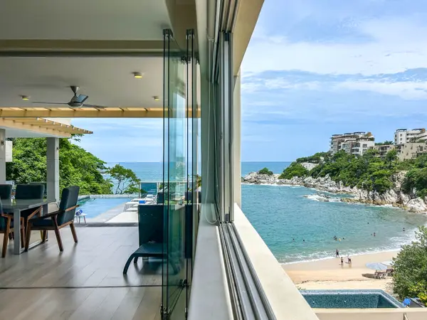 Luxury Beachfront Villa with Infinity Pool, 