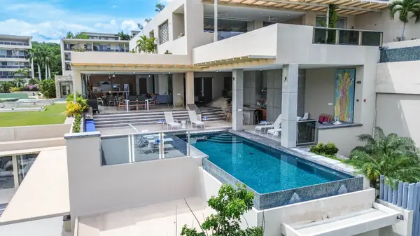 Luxury Beachfront Villa with Infinity Pool