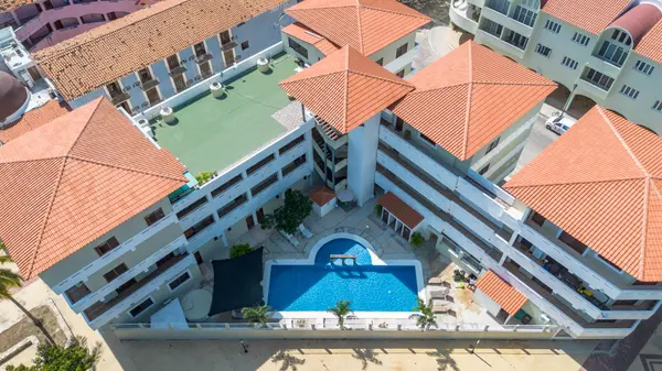 Bright & Breezy Top-Floor Beach Condo