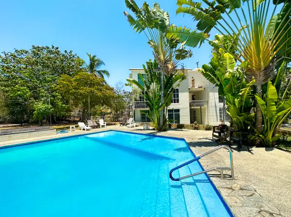 Bright Top-Floor Condo with Mountain Views