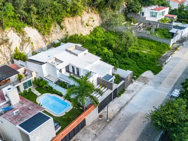 Bright, Modern 3br Oasis In Sector N,