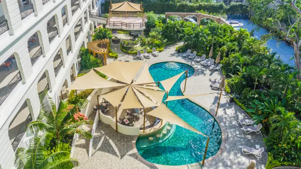 Sophisticated Living by the Beach