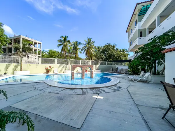 Bright & Breezy Top-Floor Beach Condo