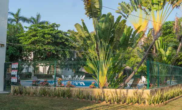 Bright Top-Floor Condo with Mountain Views