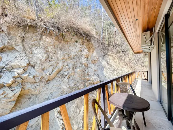 Brand-New Modern Condo in Santa Cruz