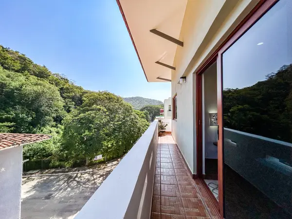 Bright & Breezy Top-Floor Beach Condo, 