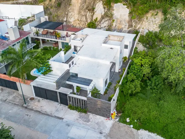 Bright, Modern 3br Oasis In Sector N,