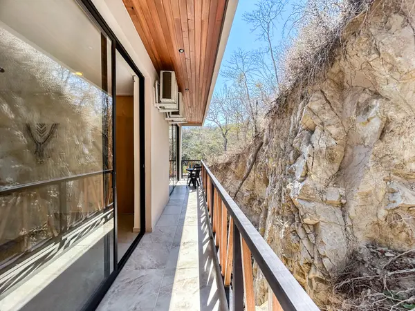 Brand-New Modern Condo in Santa Cruz