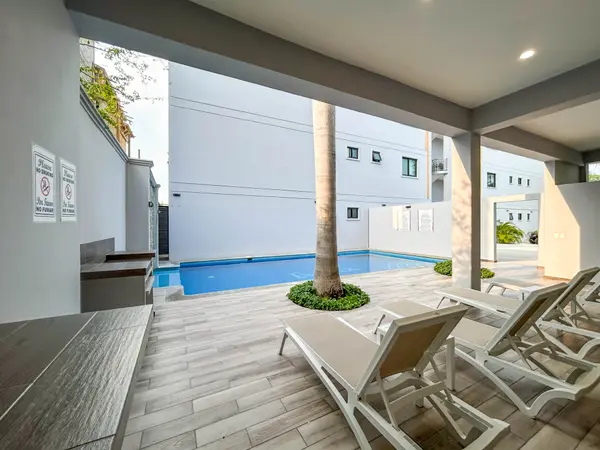 Modern Condo Near Beach with Private Rooftop Pool