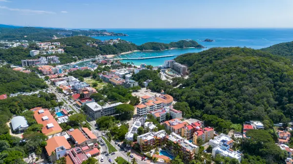 Stylish Santa Cruz Condo with Pool Access