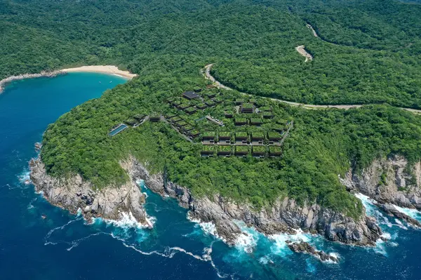 ALMA – Oceanfront 2 Bedroom Condos