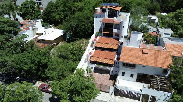 Turnkey 7BR Guesthouse with Pool in Santa Cruz