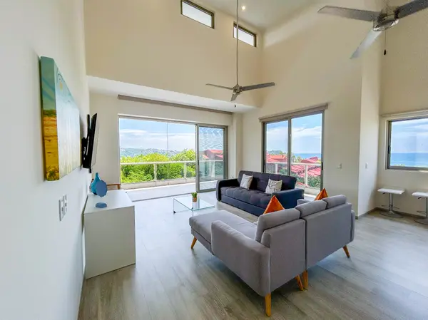 Cosmo Penthouse with Rooftop & Ocean Views