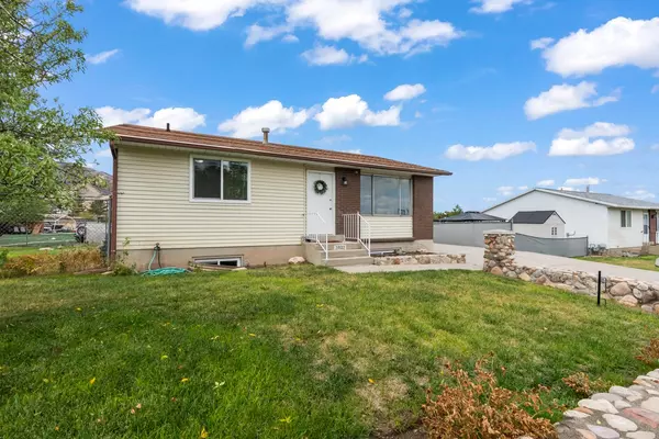 3832 S Danbury Cir, Magna, UT 84044-2223