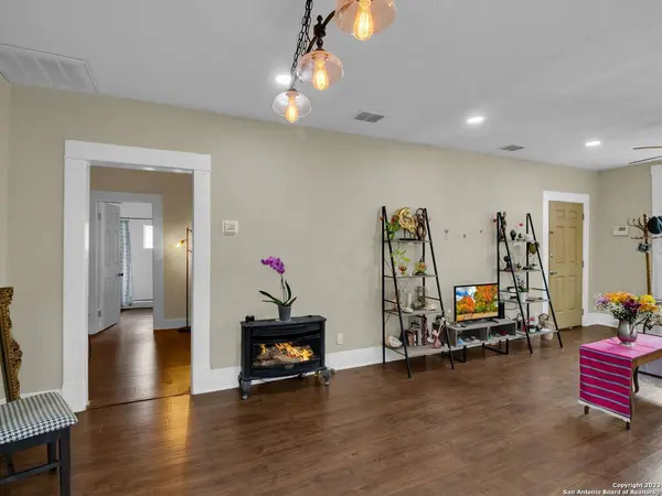 713 aransas, San Antonio, TX 78210