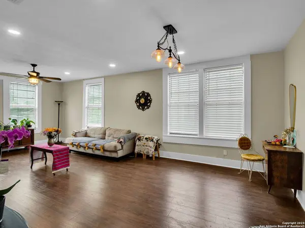 713 aransas, San Antonio, TX 78210