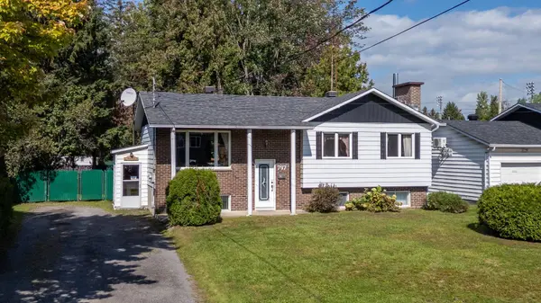 797 Rue des Érables, Mascouche, QC J7L3H2