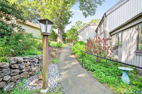 401 Heritage Village #B, Southbury, CT 06488