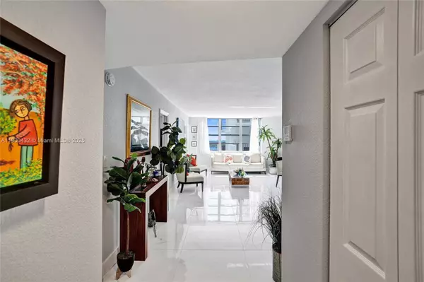 2750 NE 183rd St #2412, Aventura, FL 33160