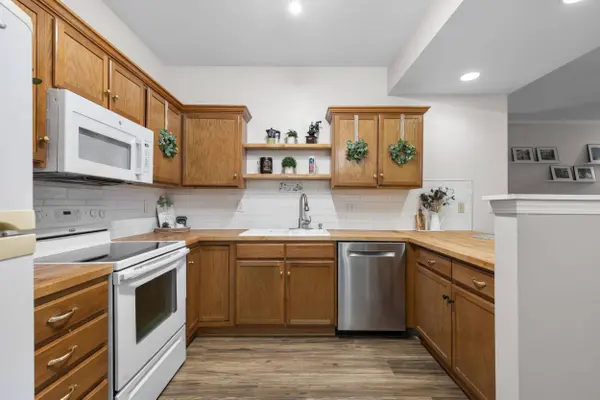 435 W Aspen Dr Unit 18, Oak Creek, WI 53154