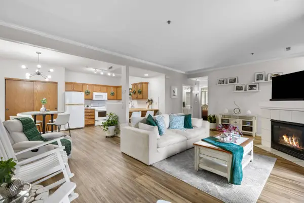 435 W Aspen Dr Unit 18, Oak Creek, WI 53154