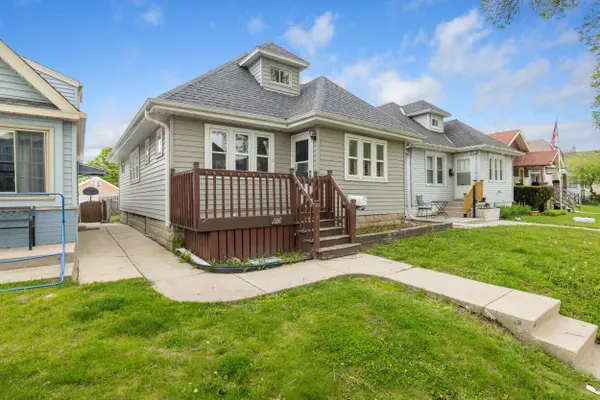 2116 S 70th St, West Allis, WI 53219