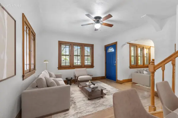 2116 S 70th St, West Allis, WI 53219